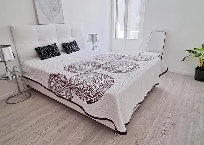 Casa Bianca - 2 Bedroom Design Apartment
