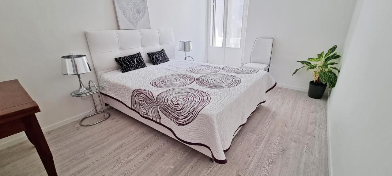 Casa Bianca - 2 Bedroom Design Apartment Trieste